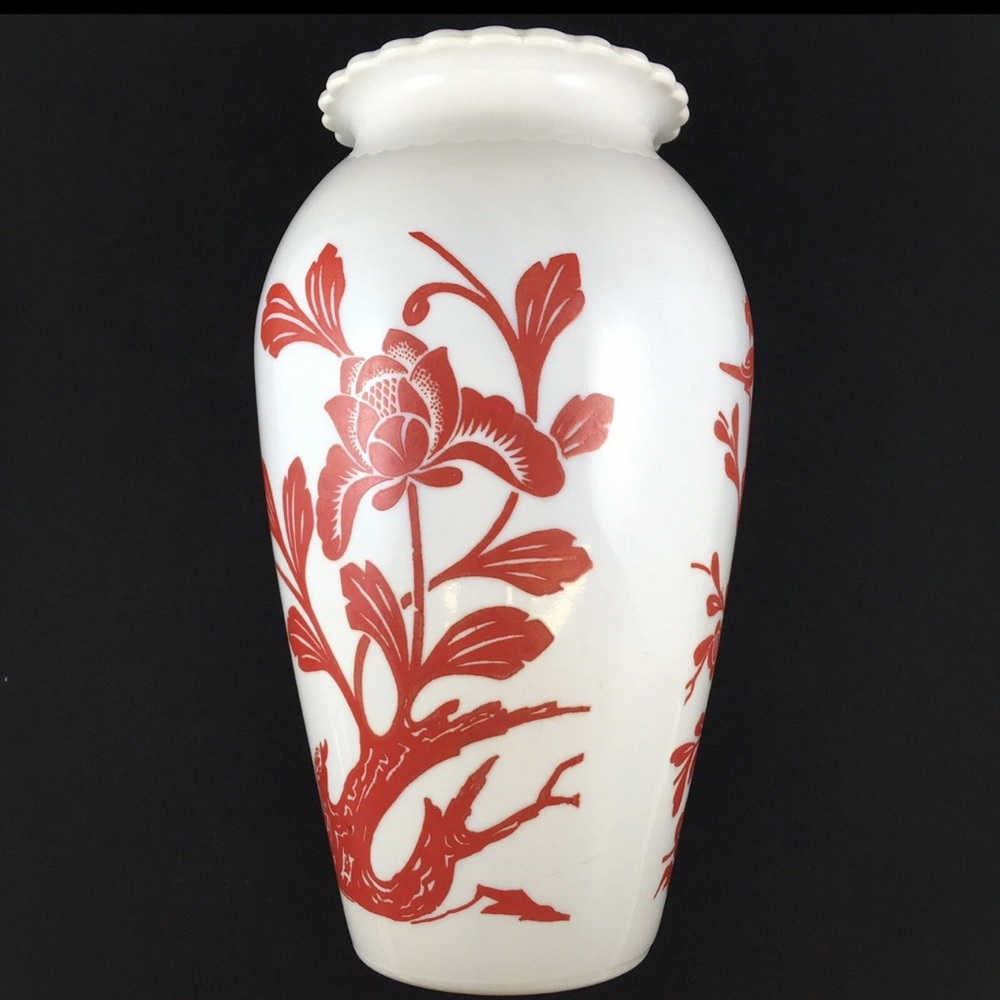 VTG 1940s White & Red Anchor Hocking
Vitrock Milk Glass
Flowers Birds EUC - Picture 2 of 8
